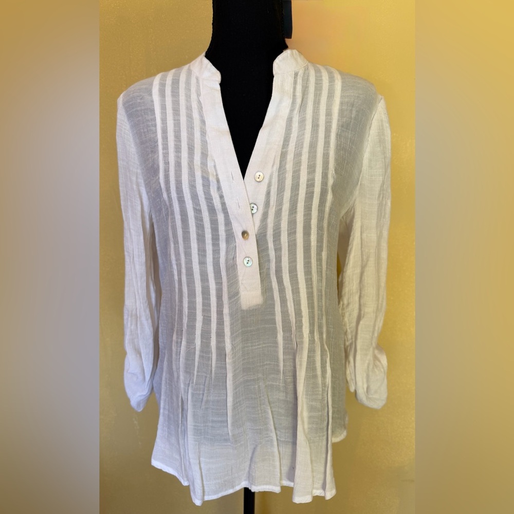 New Directions White Linen Button-Up Blouse